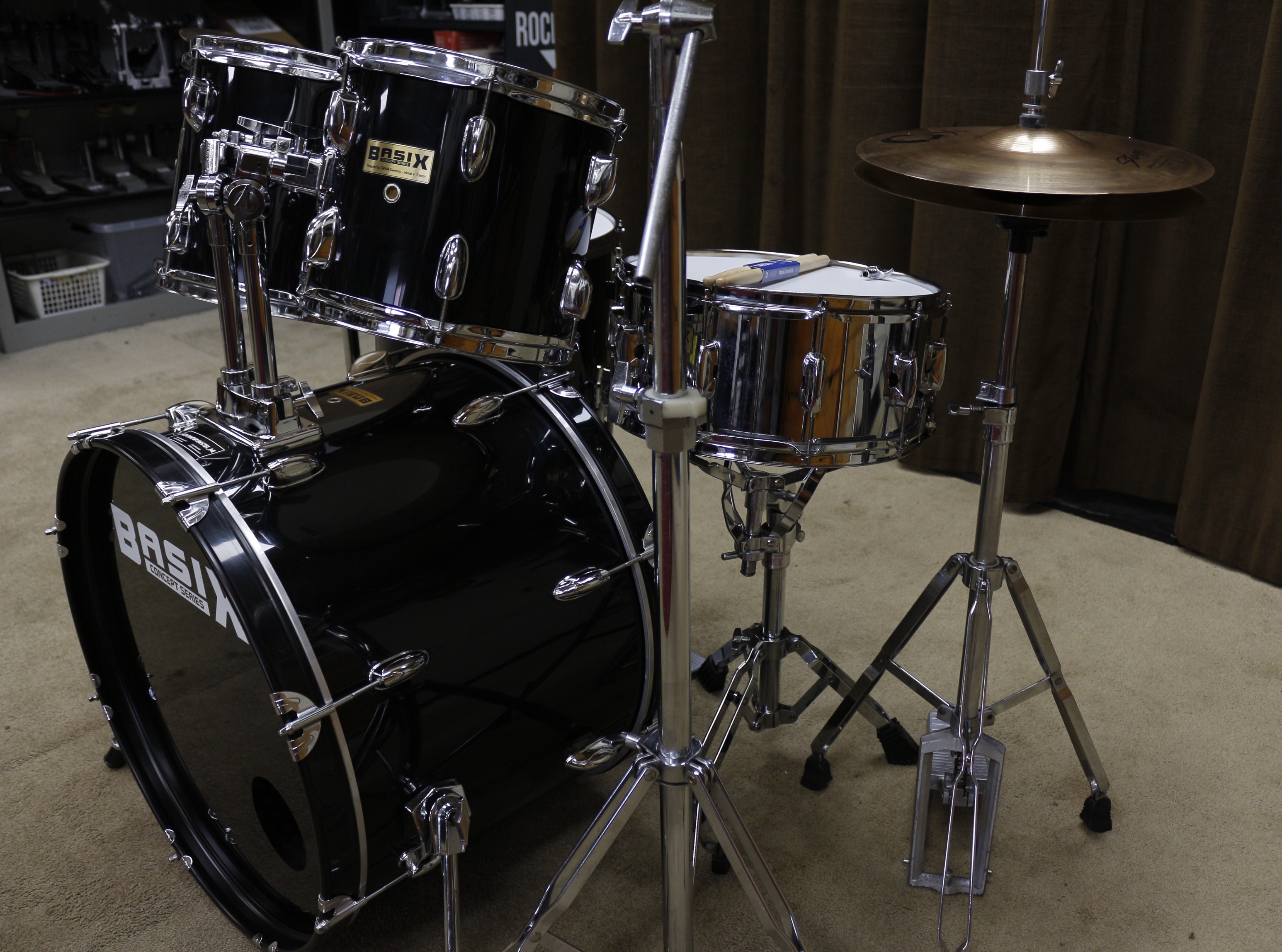 basix zwart beginners drumstel 22/10/12/14/14sn bekkenset