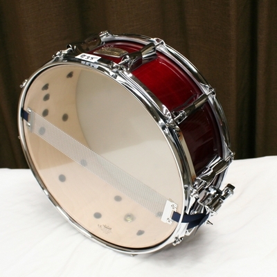 snare 435  yamaha stage custom 14 x 5.5 cranberry red