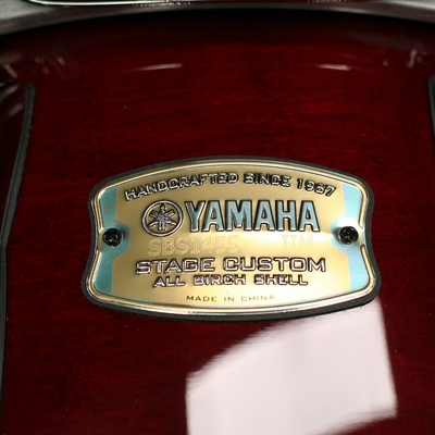 snare 435  yamaha stage custom 14 x 5.5 cranberry red