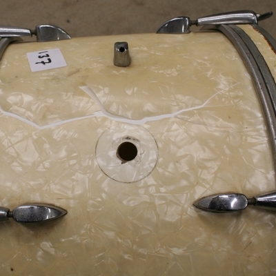 bassdrum 137 merkloos vintage 19.5 x 12